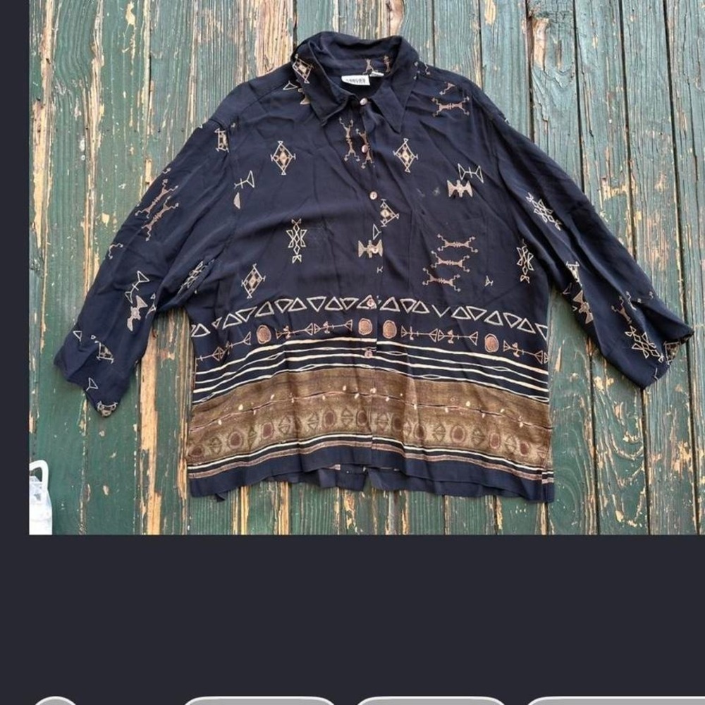 Chico's black and gold geometric print button-up shirt Size L